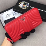 プラダ財布019